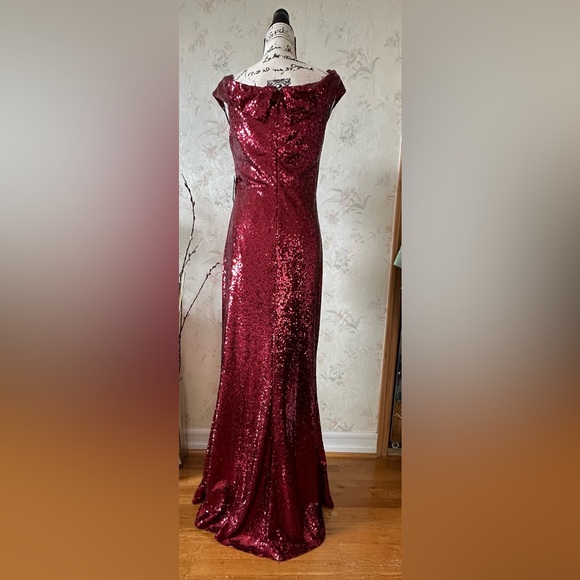 Marina Stylish floor length evening gown.Size 10. - Picture 2 of 16
